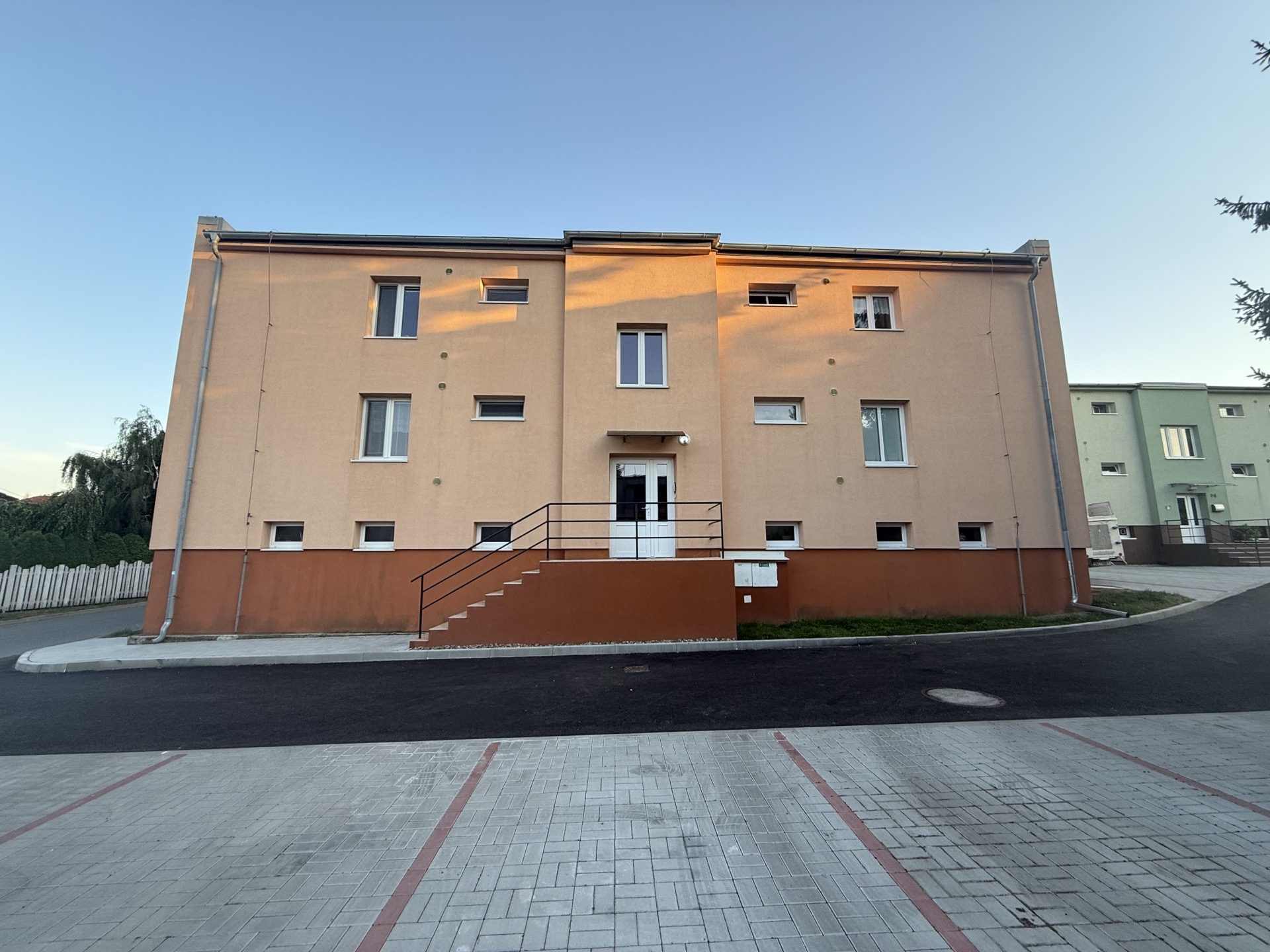 Fasáda po čištění a opravě